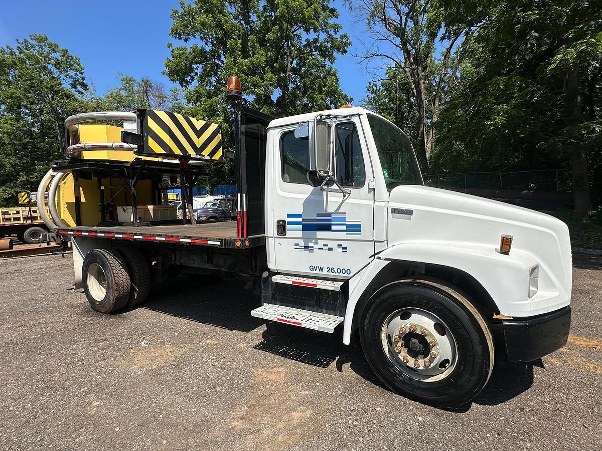 Used 2003 FREIGHTLINER FL70