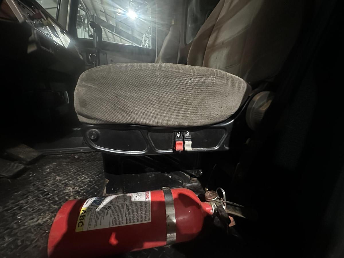 Used 2005 PETERBILT 335