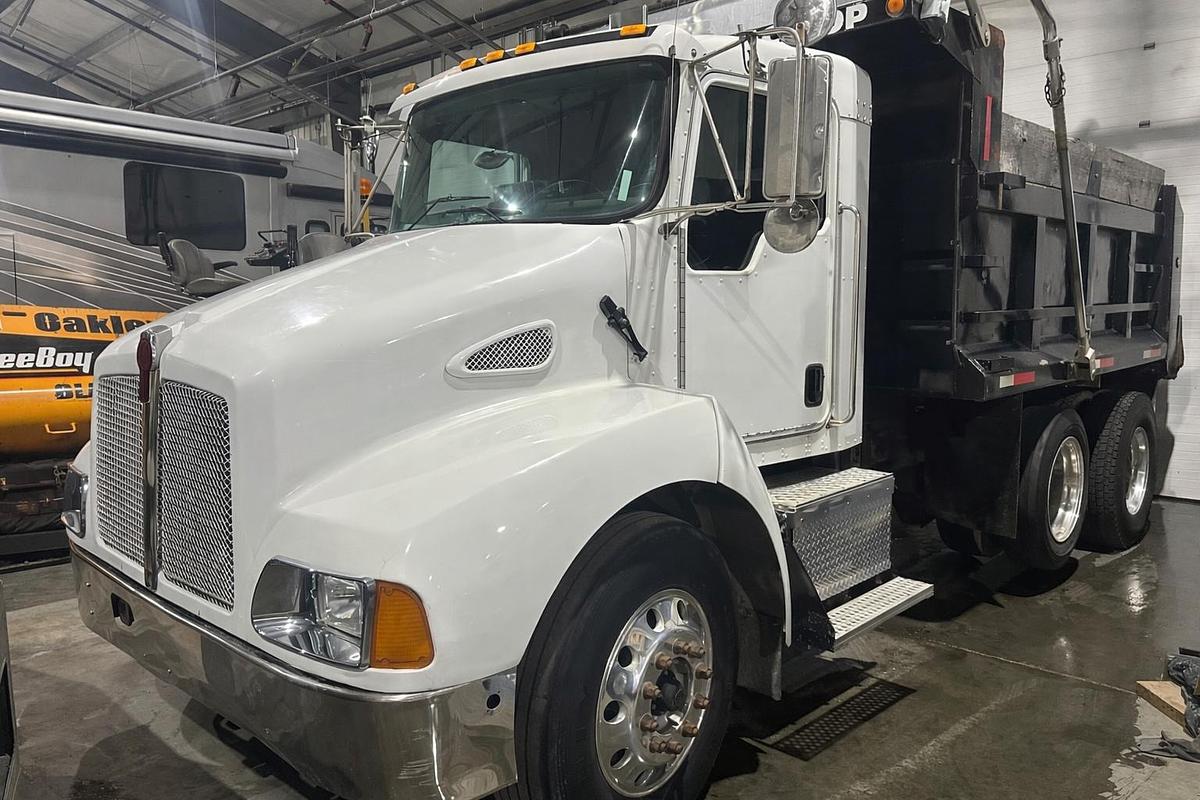 Used 2006 KENWORTH T300