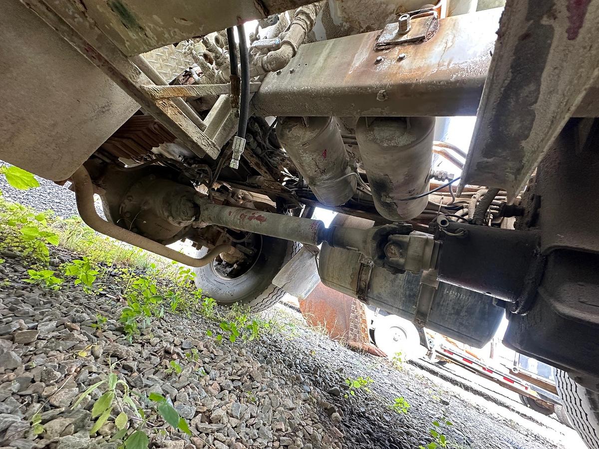 Used 1997 ADVANCE Front Discharge Mixer