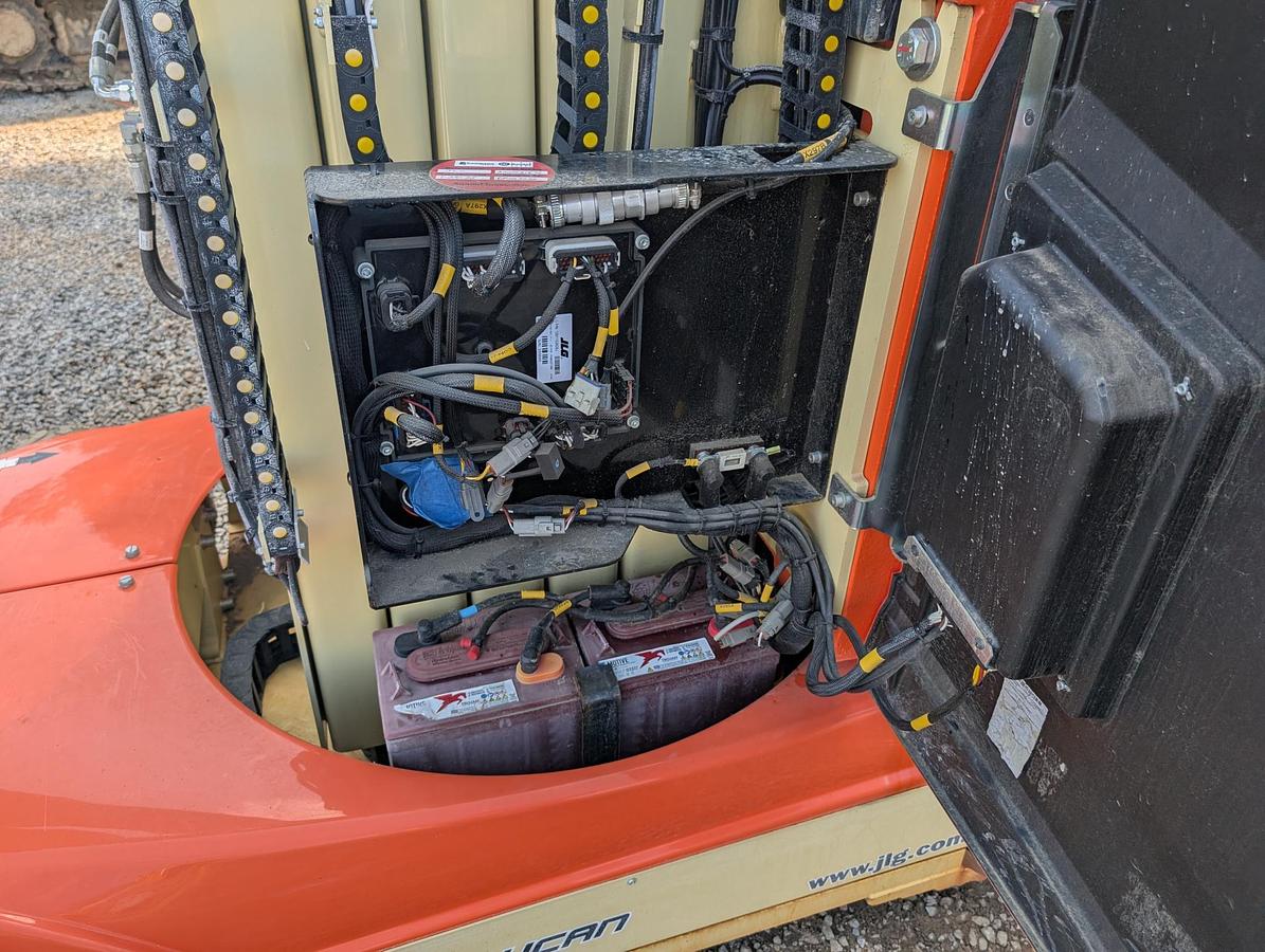 Used 2024 JLG TOUCAN 32E