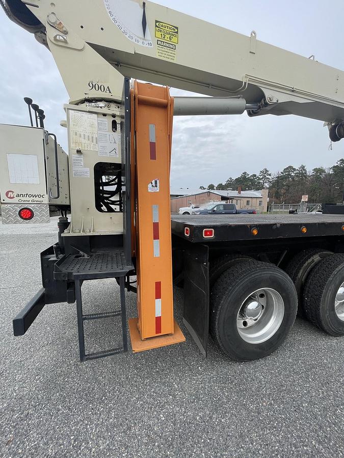 Used 2008 PETERBILT 365 Crane