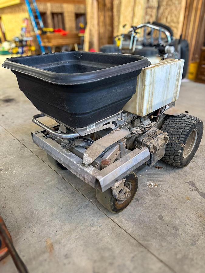 Used 2018 FERRIS MOWERS Spreader/Sprayer