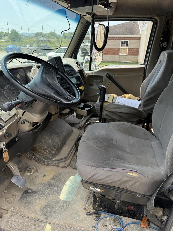 Used 2005 STERLING LT9500