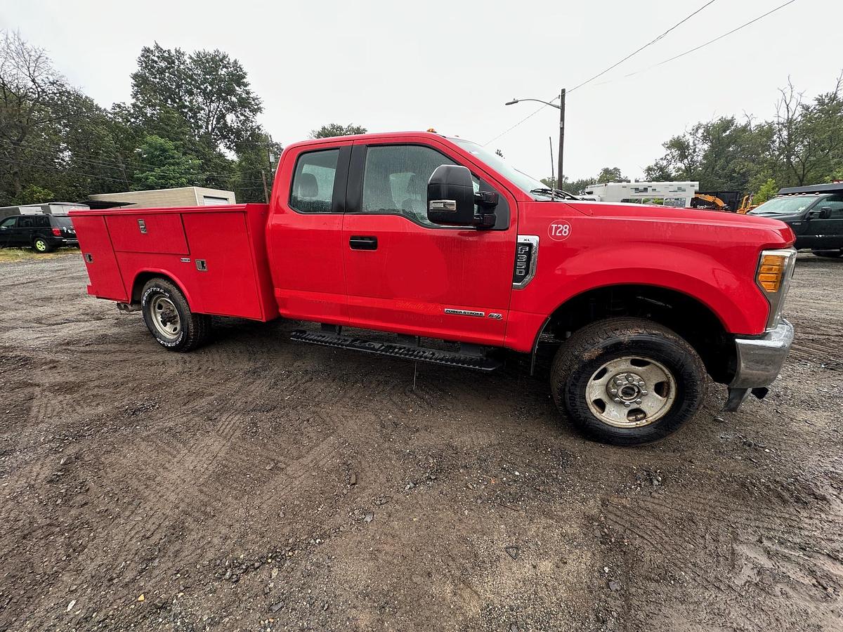 Used 2017 FORD F350 XL Service Truck