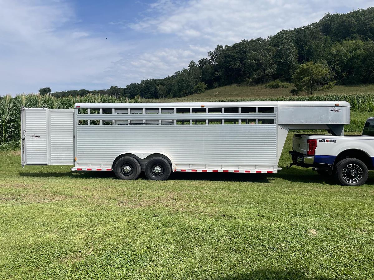 Used 2000 SOONER 27 foot 20x6.95 Ranch GN