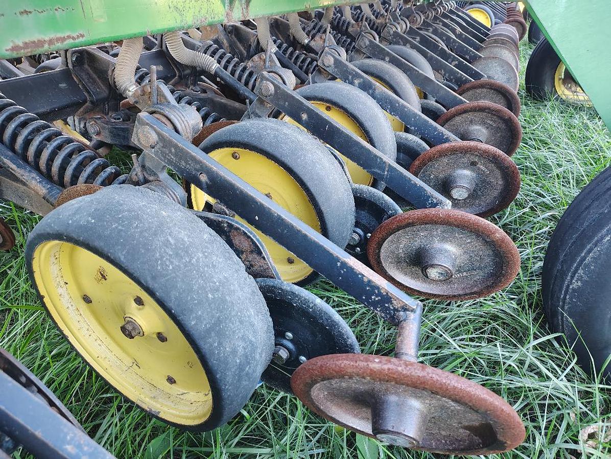 Used 1992 JOHN DEERE 750 Grain Drills