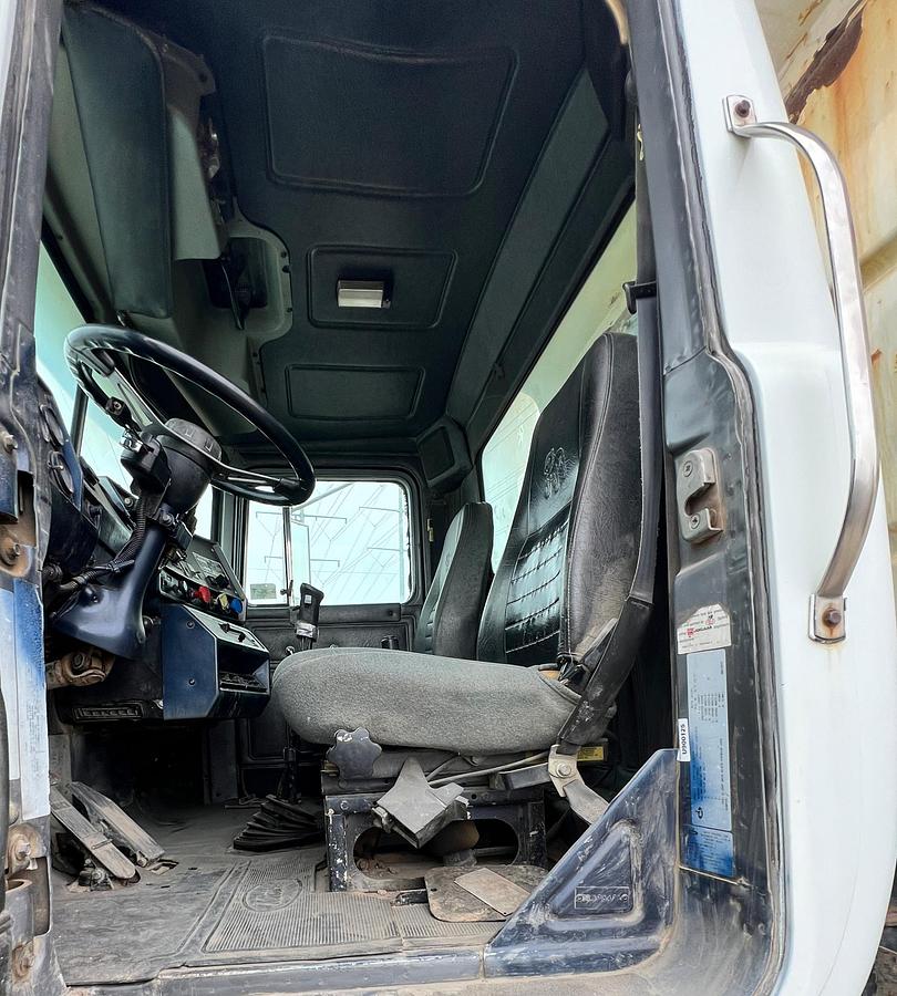 Used 2000 MACK RD688s