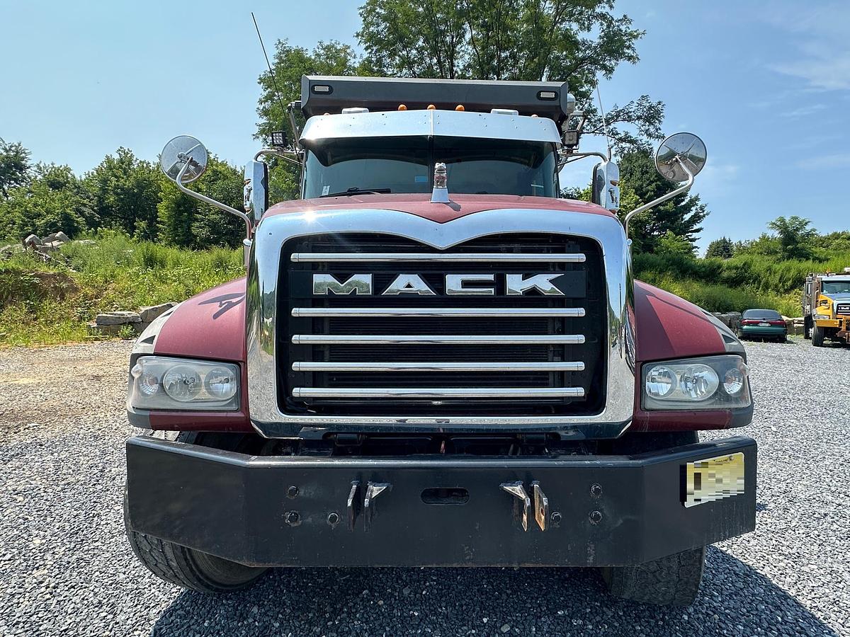 Used 2019 MACK Granite GR64F