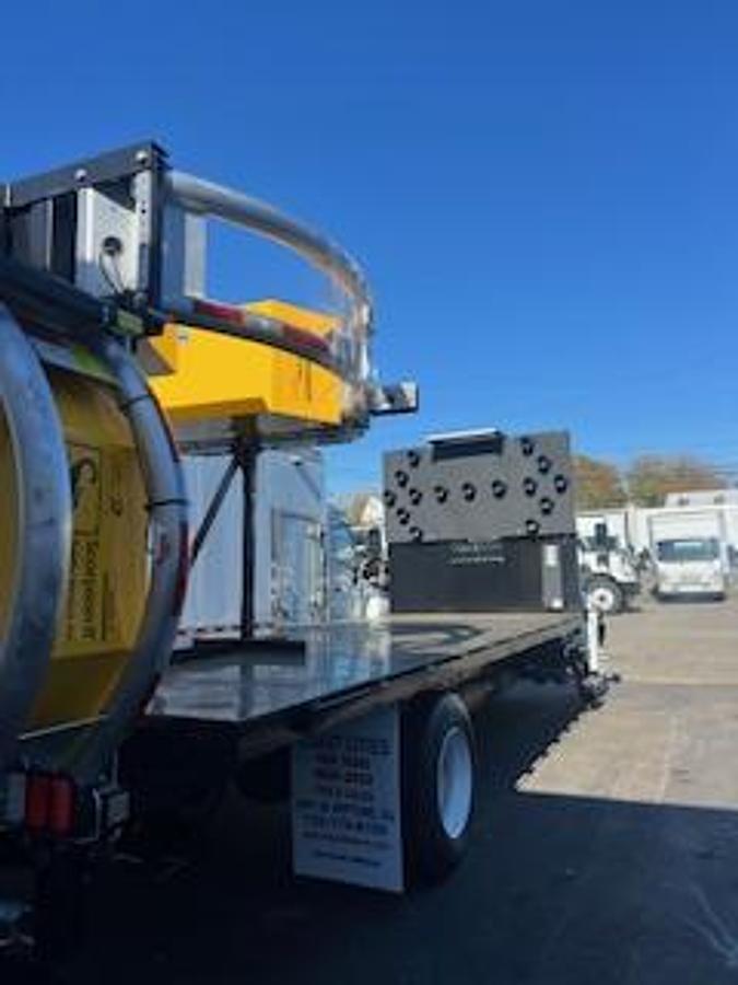 Used 2017 INTERNATIONAL 4300 Attenuator