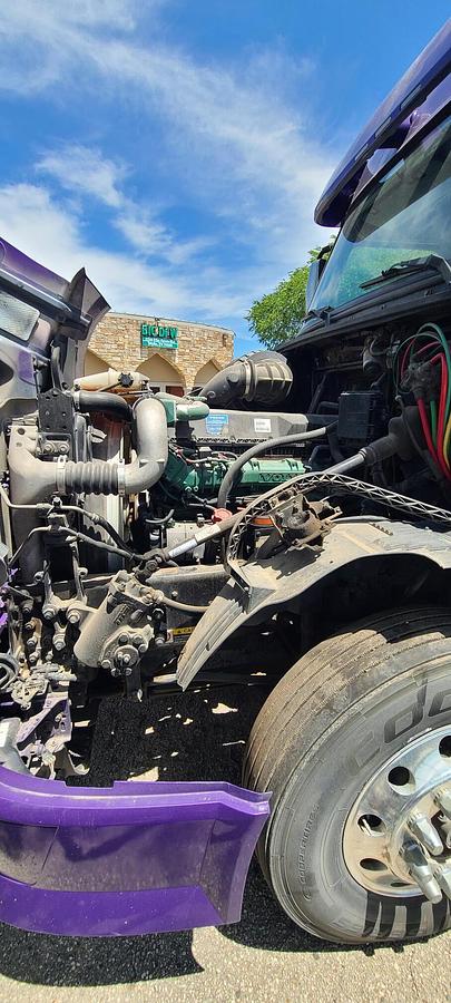 Used 2015 VOLVO VNL64T780