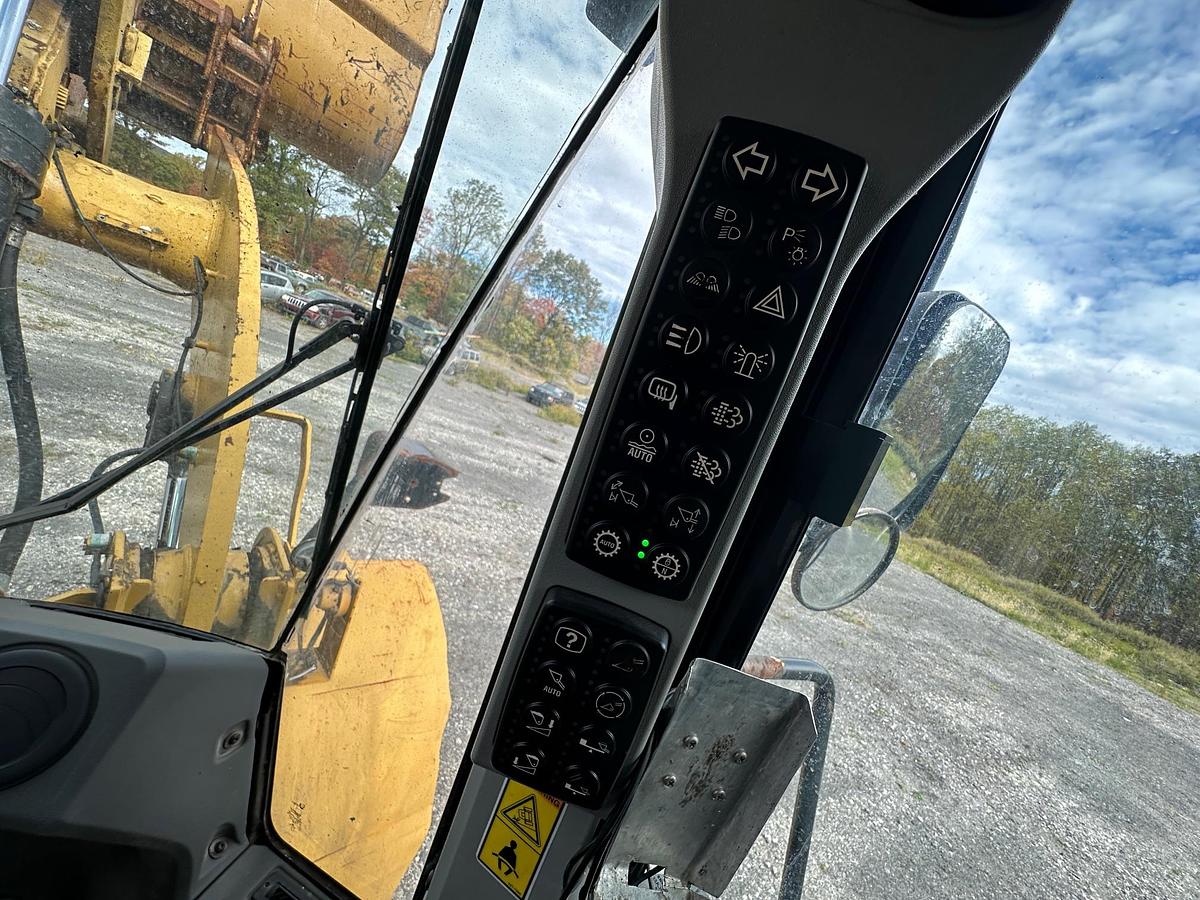 Used 2013 CATERPILLAR 962K