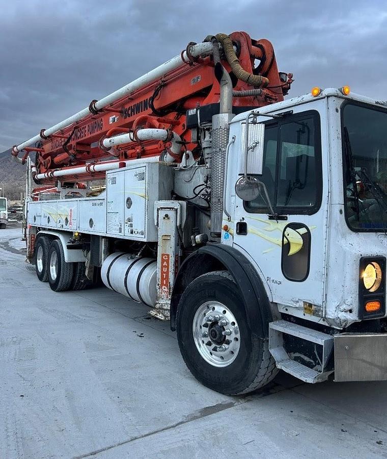 Used 2005 MACK MR688S