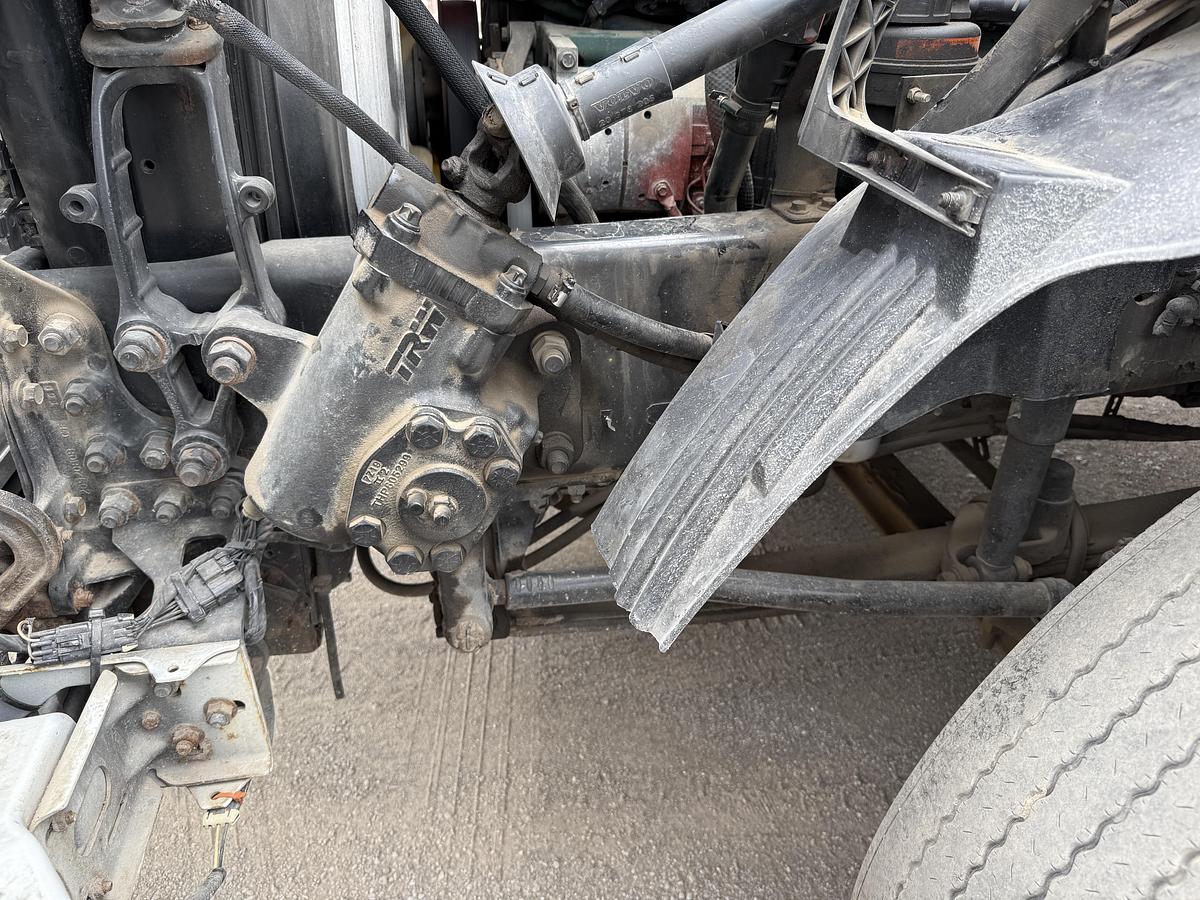 Used 2010 VOLVO VNL64TN