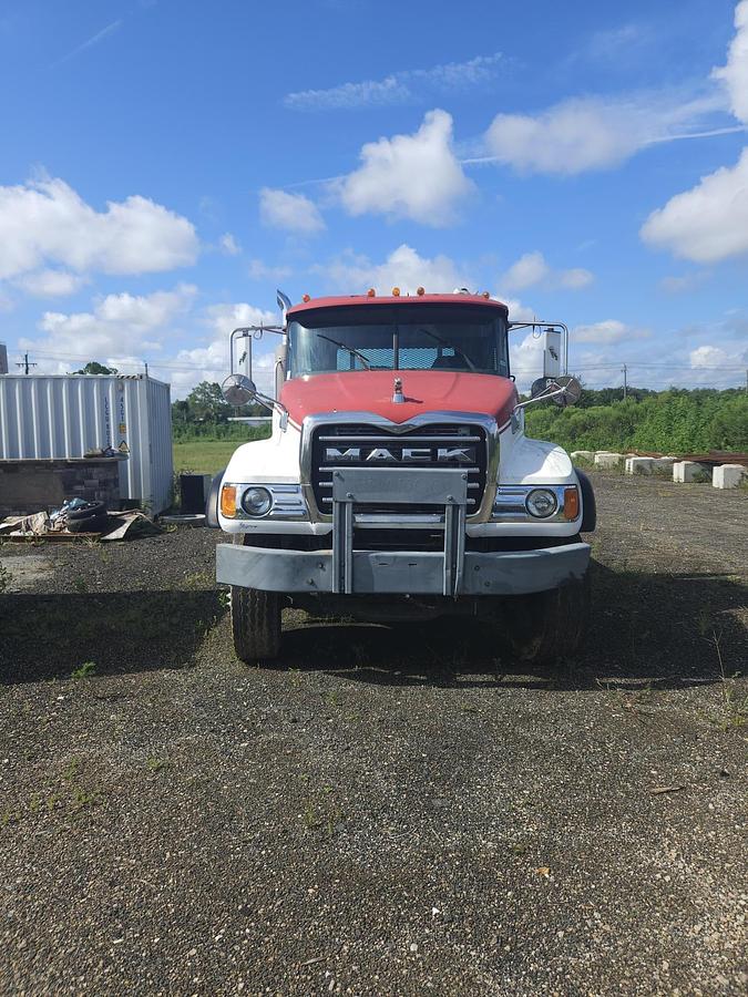 Used 2005 MACK  Granite CV713