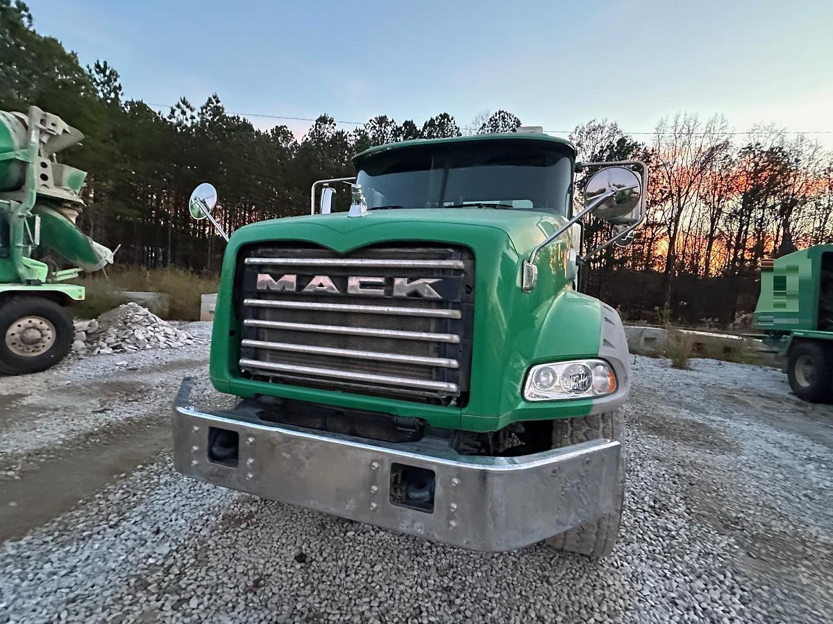 Used 2019 MACK GR64B Rear Mixer