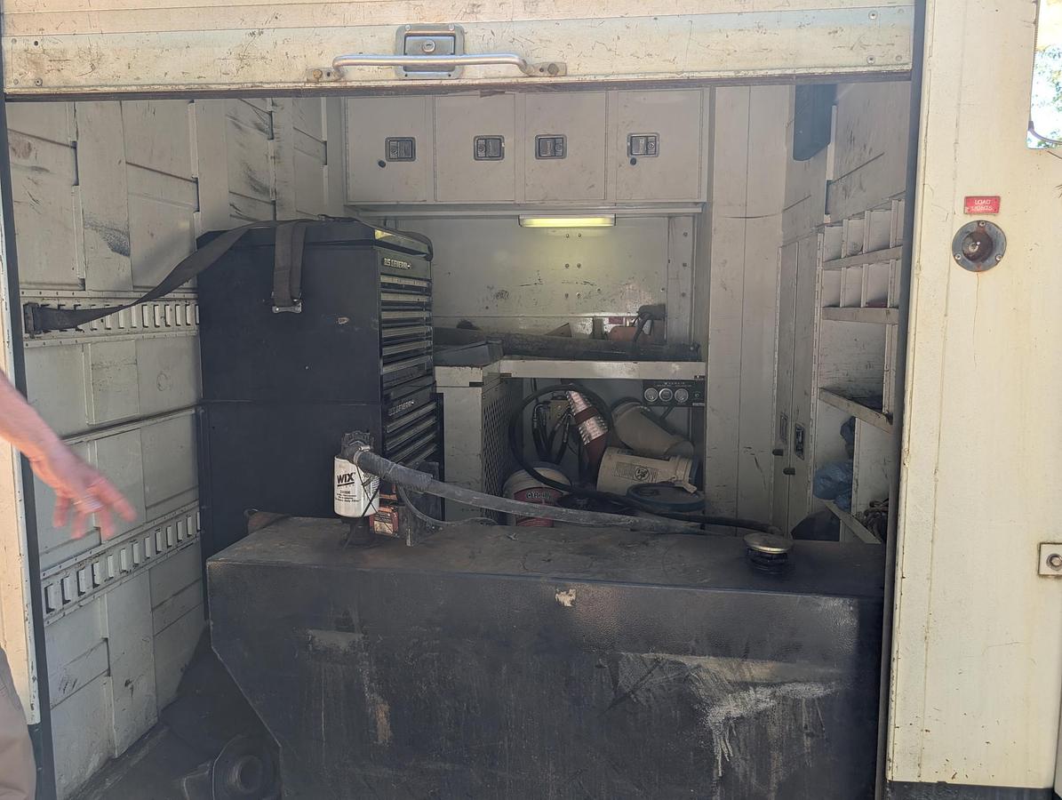 Used 2001 INTERNATIONAL DT466