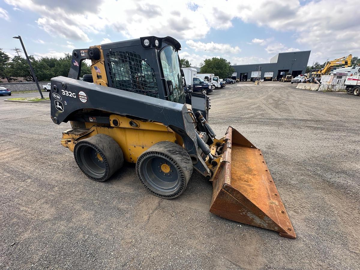 Used 2017 DEERE 332G