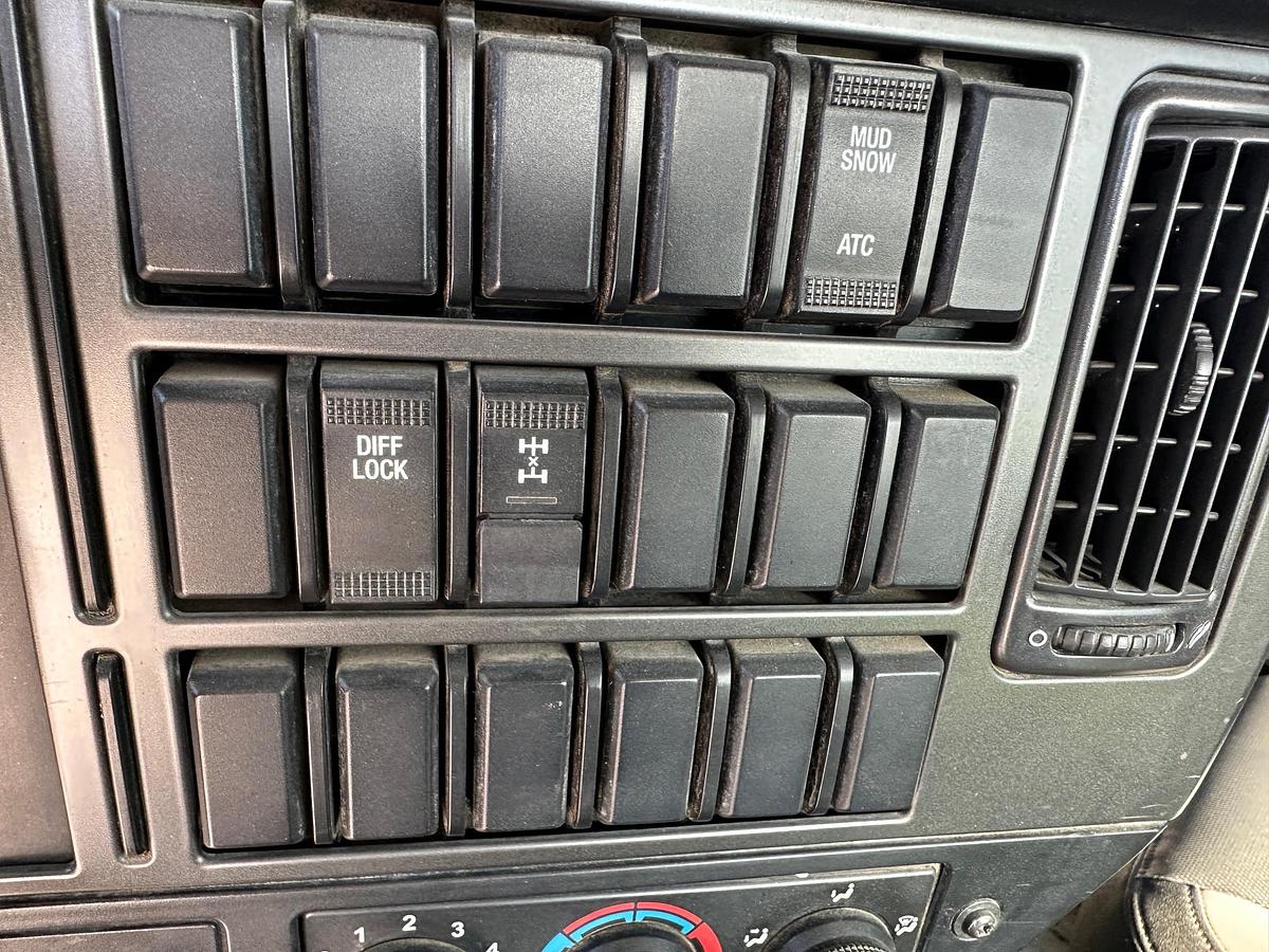 Used 2019 MACK GR64B