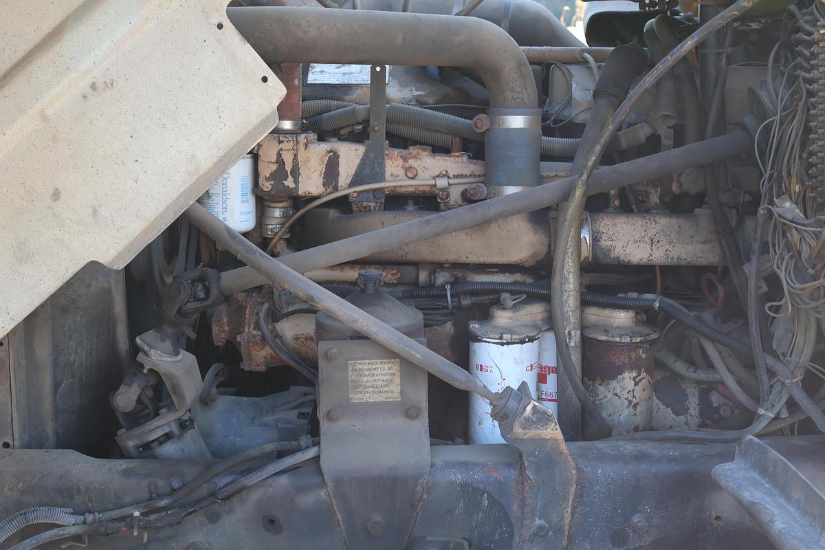 Used 1996 MACK RD690S