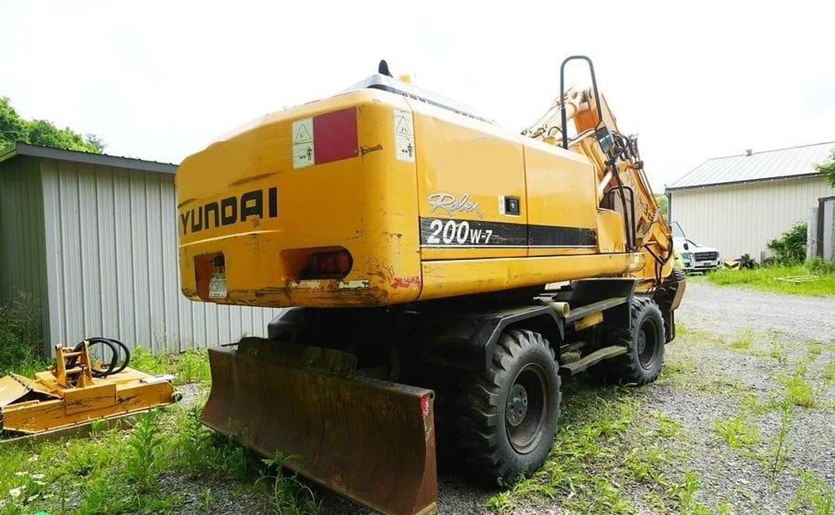 Used 2006 HYUNDAI R200W-7