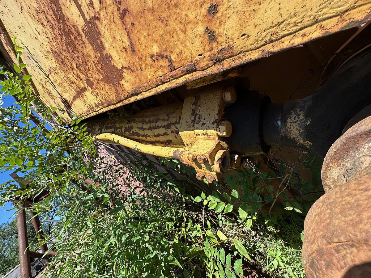 Used 1983 CATERPILLAR 245