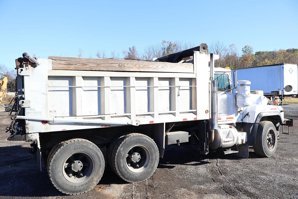 Used 1996 MACK RD690S