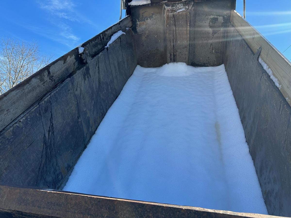 Used 2005 MACK CV713