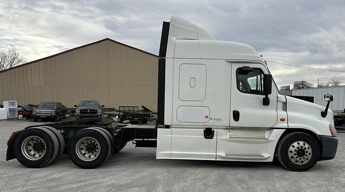 Used 2015 FREIGHTLINER Cascadia 125