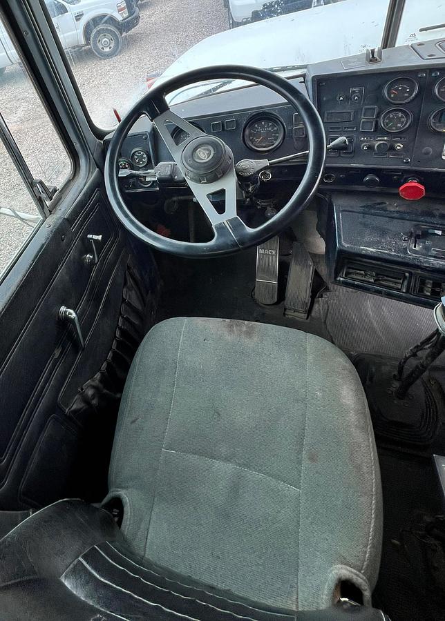 Used 2000 MACK RD688s