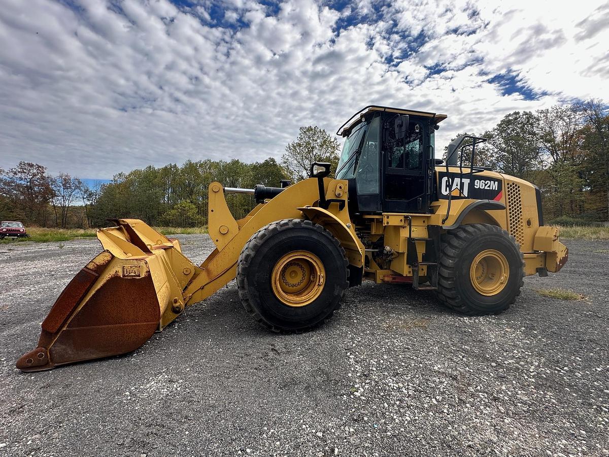 Used 2015 CATERPILLAR 962M