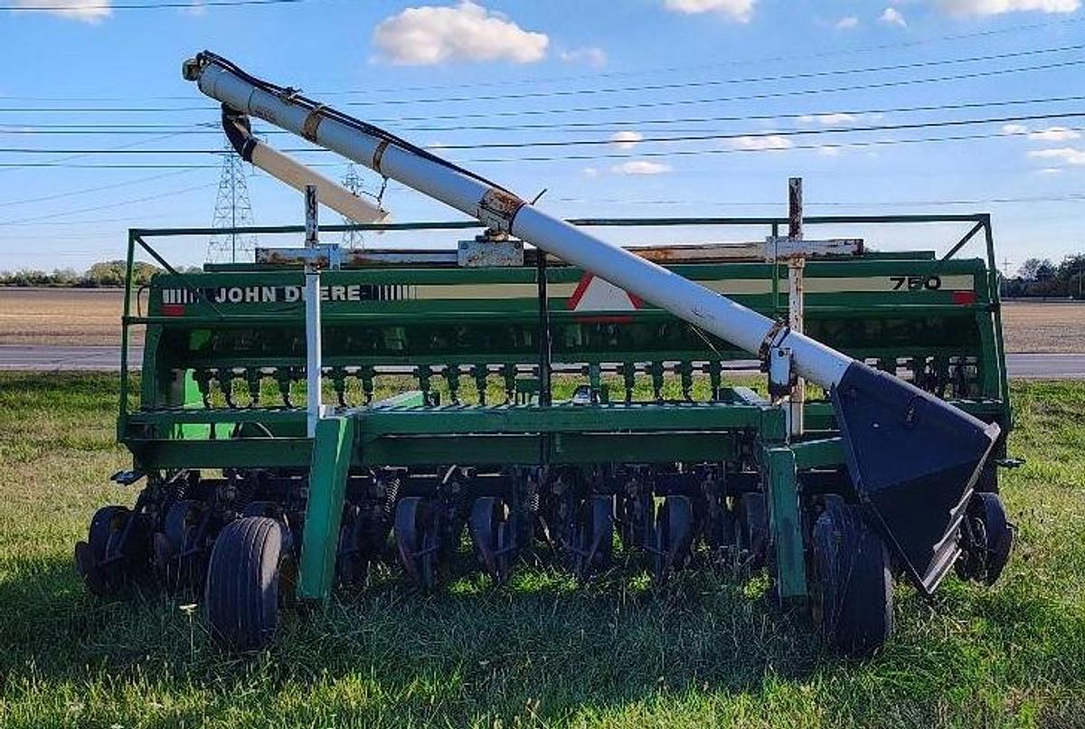 Used 1987 JOHN DEERE 750 Grain Drill