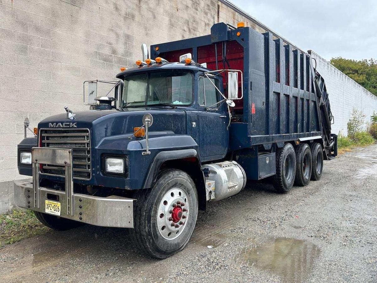 Used 1999 MACK RD6 Garbage Truck