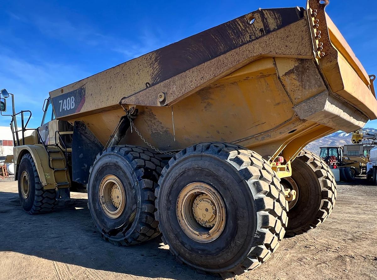 Used 2015 CATERPILLAR 740B