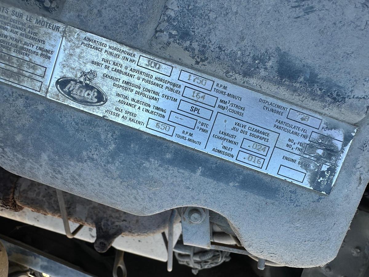 Used 2000 MACK DM690S Conveyor