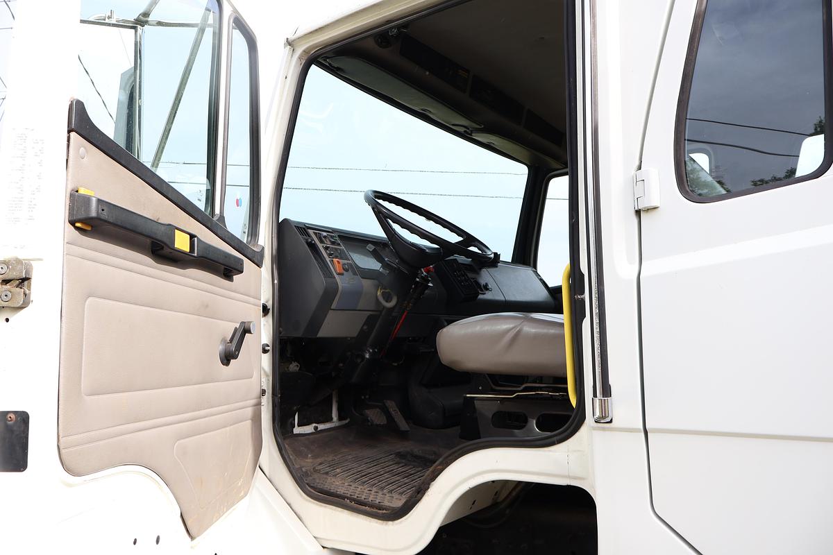 Used 2003 FREIGHTLINER FL70