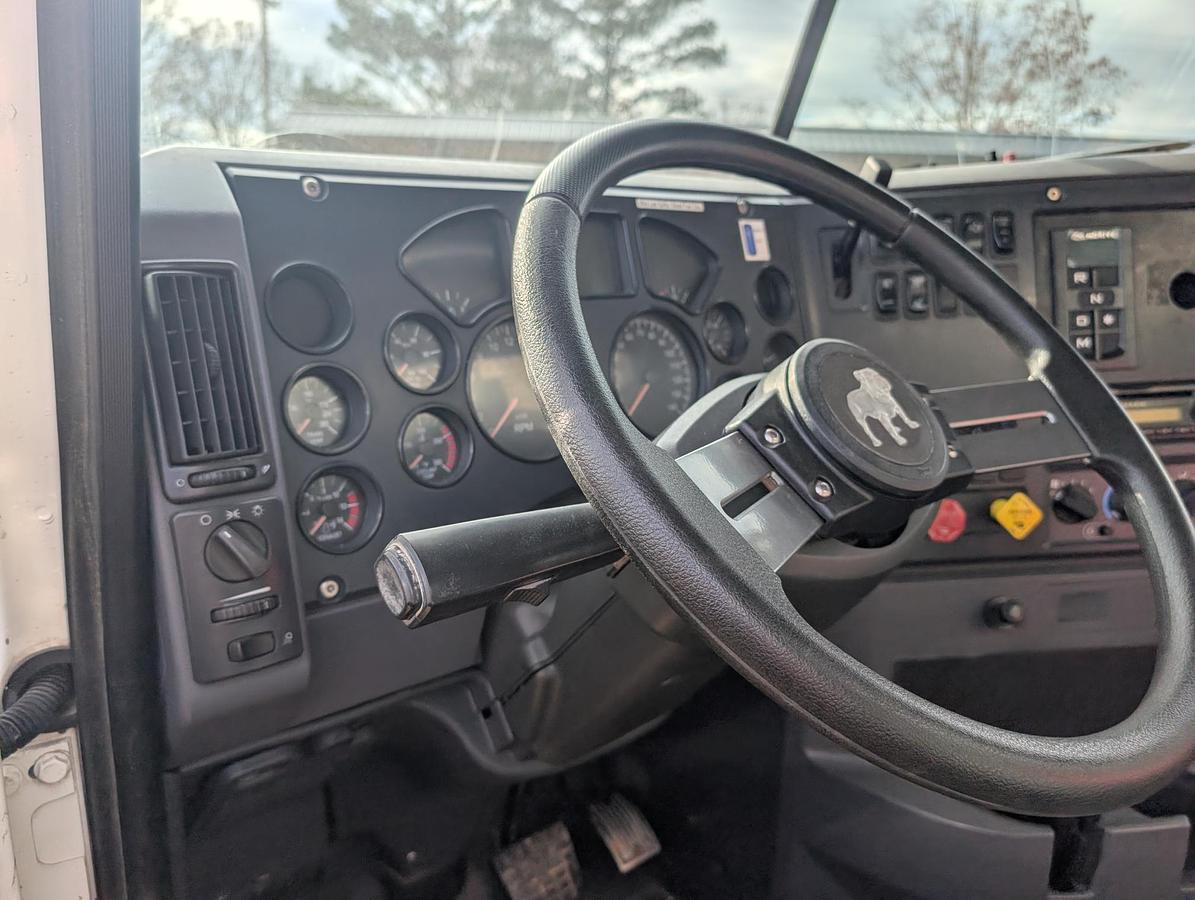 Used 2013 MACK CHU613