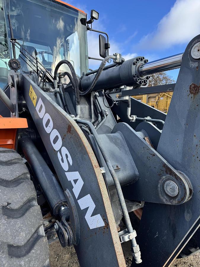 Used 2018 DOOSAN DL 220