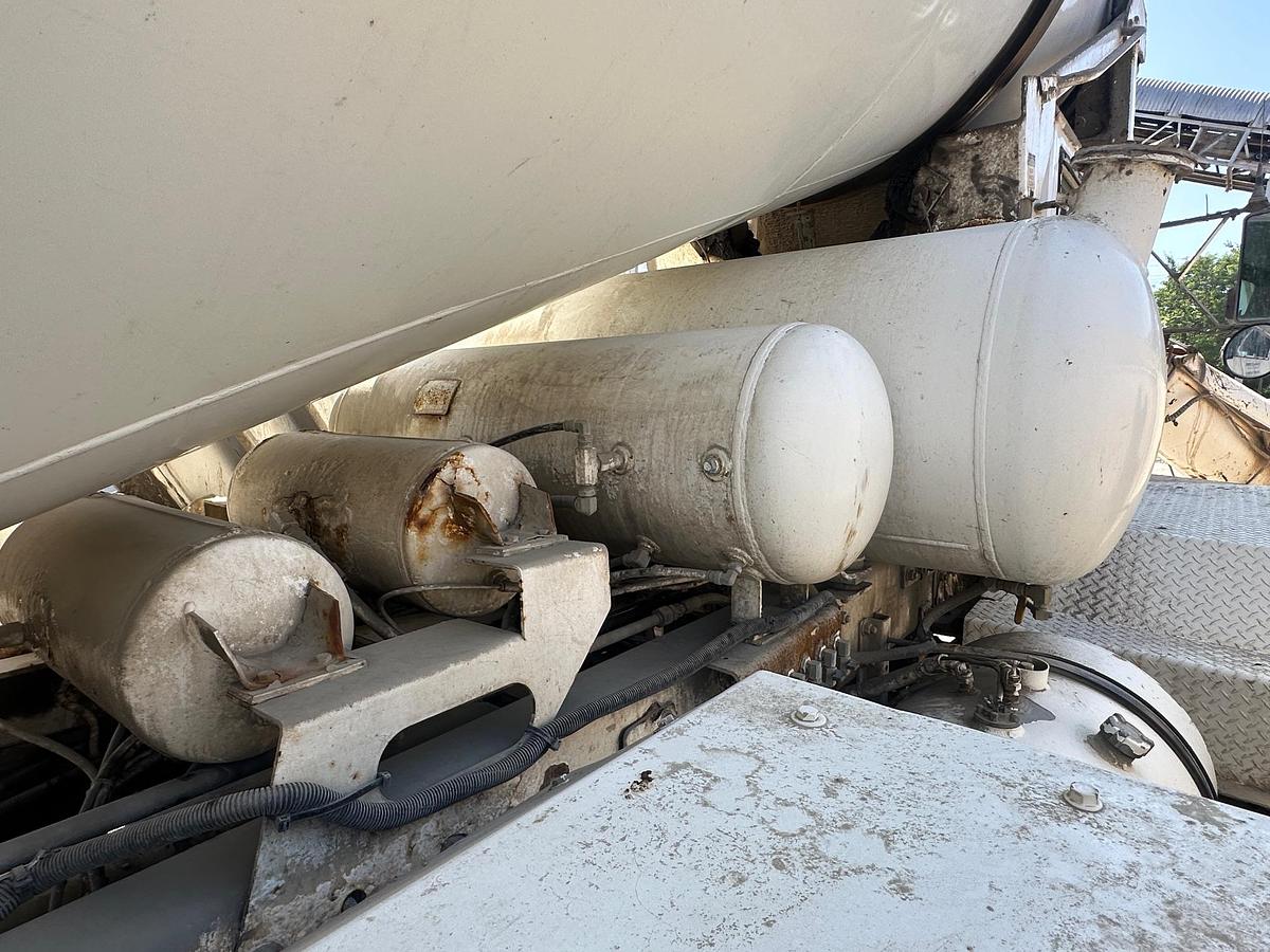Used 2007 PHOENIX Front Discharge Mixer