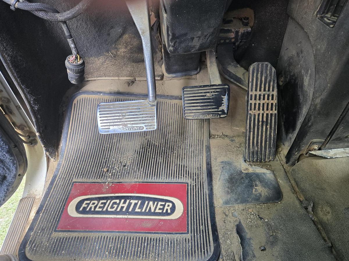 Used 2005 FREIGHTLINER FLD 120