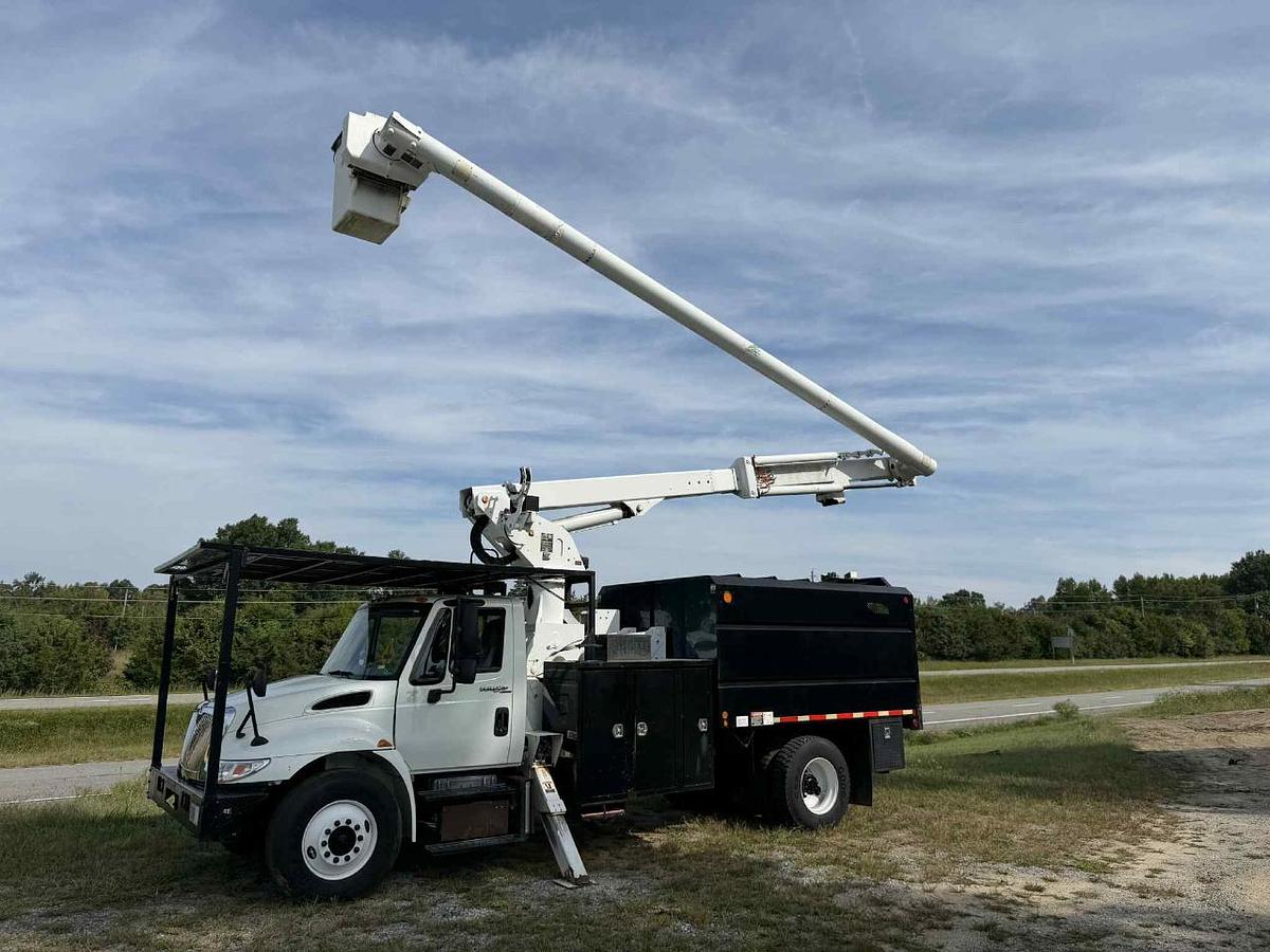 Used 2011 INTERNATIONAL 4300 Chipper Dump