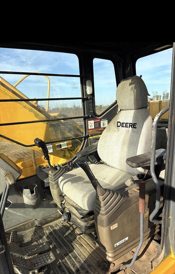 Used 2005 DEERE 200C-LC