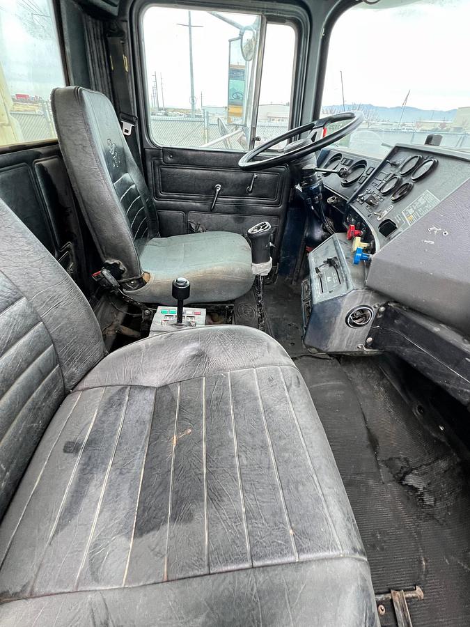 Used 2000 MACK RD688s