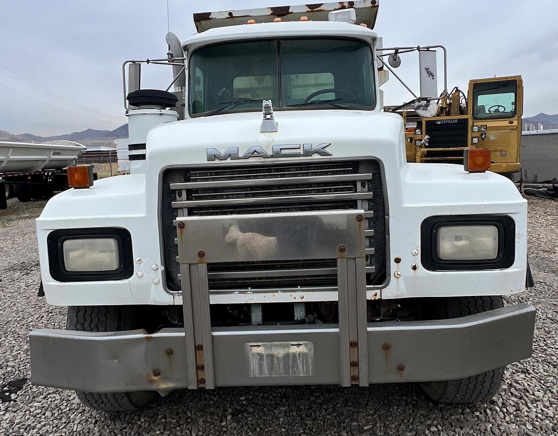 Used 2000 MACK RD688s
