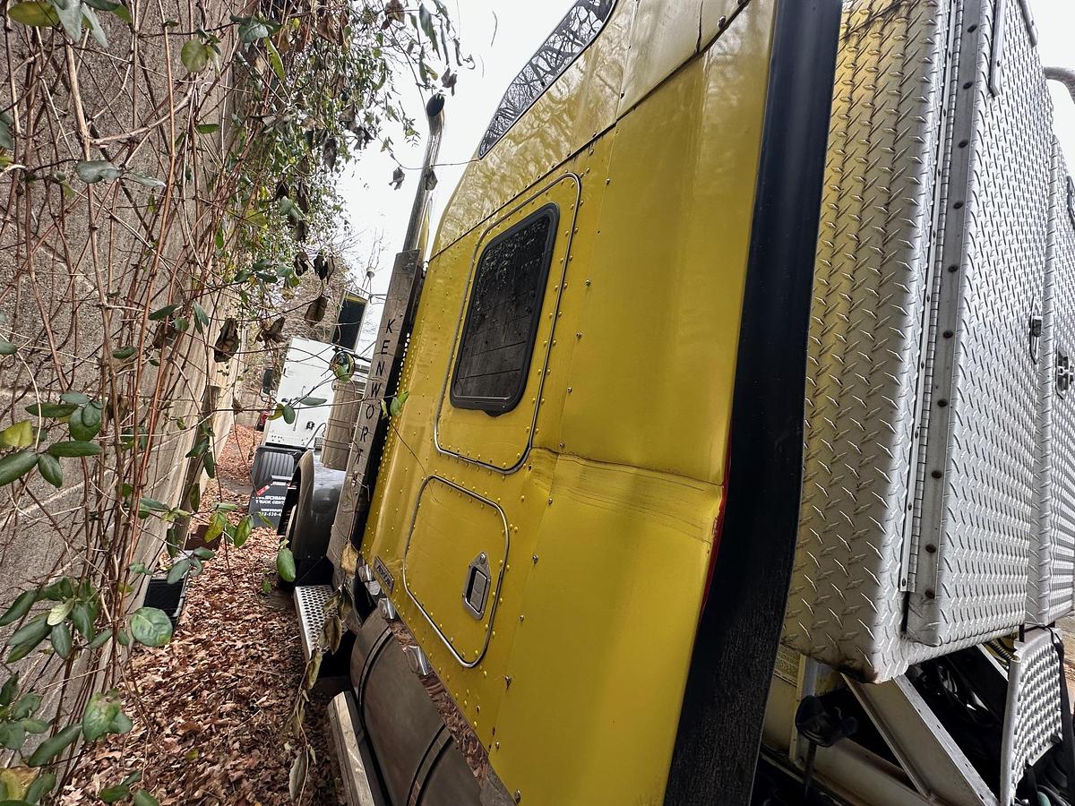 Used 2001 KENWORTH W900 AeroCab