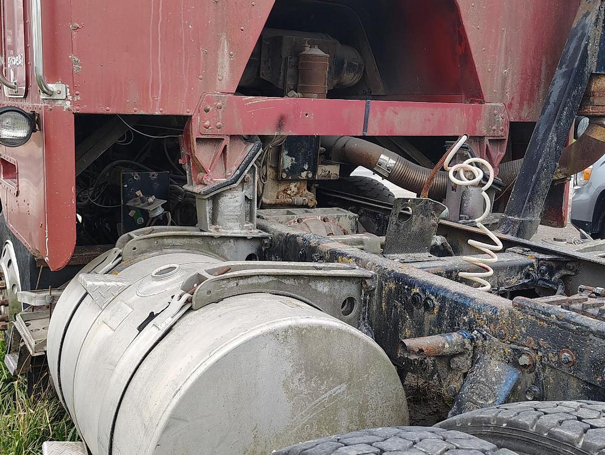 Used 1981 PETERBILT Cabover