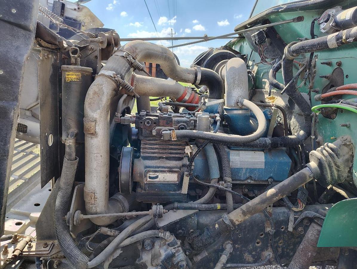 Used 2000 INTERNATIONAL 4700 DT466E