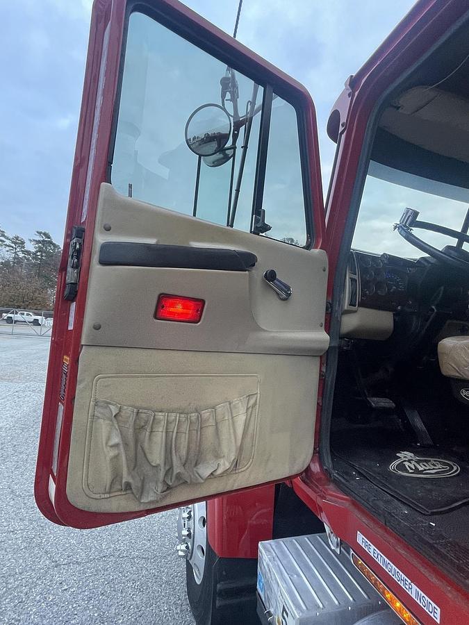 Used 2001 MACK CHU613