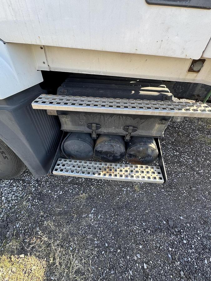 Used 2006 VOLVO VNL42T