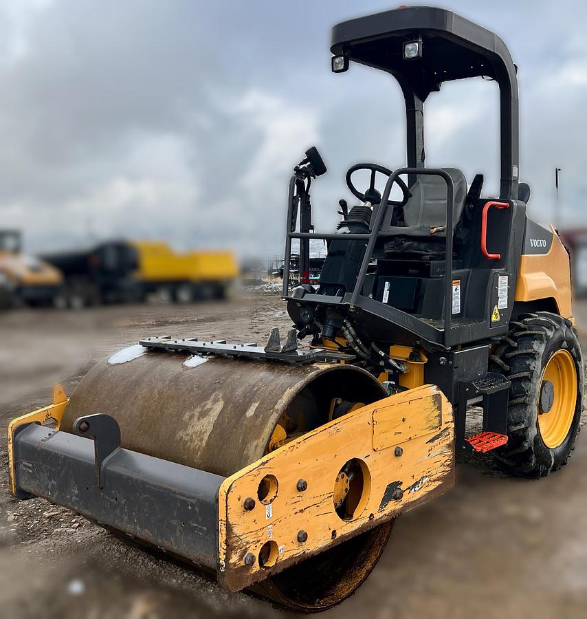 Used 2017 VOLVO SD45d